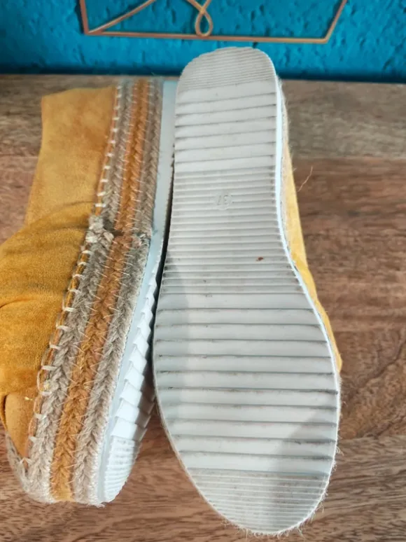 Gelbe Schuhe