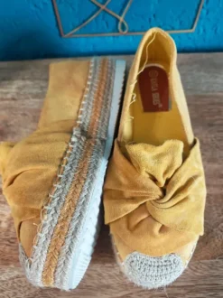 Gelbe Schuhe