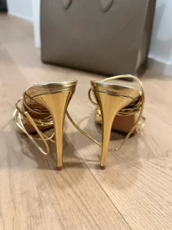 Geschnürte Sandalen High Heels PLT