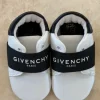 Givenchy baby slofjes maat 19