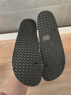 Glitzer Glitter Steinchen Schlappen Slipper Sandalen grau 44