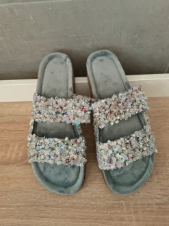 Glitzer Glitter Steinchen Schlappen Slipper Sandalen grau 44