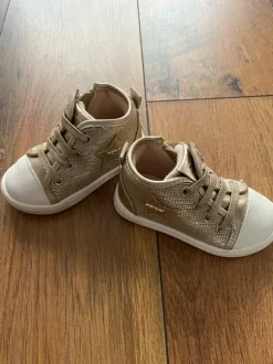 Gold Shoes| Mayoral | size 21 - 22