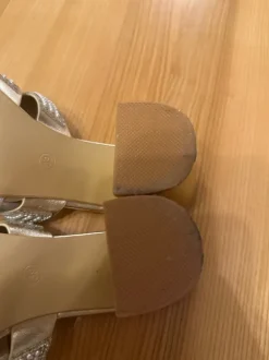 Goldene high heels