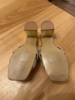 Goldene high heels