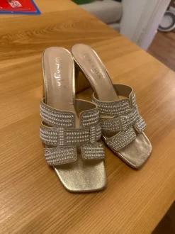 Goldene high heels