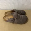 Graue Clogs / Pantoletten