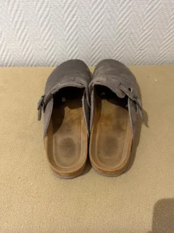 Graue Clogs / Pantoletten