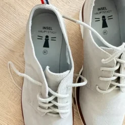 Graue Halbschuhe