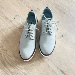 Graue Halbschuhe