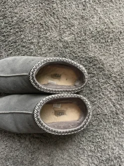 Graue Schuhe / für zuhause , draußen