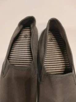 Graue Slip on Sneaker