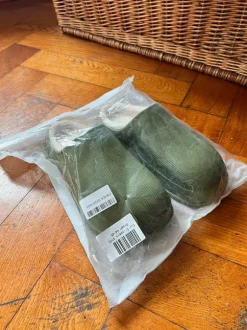 Grüne Clogs Hausschuhe