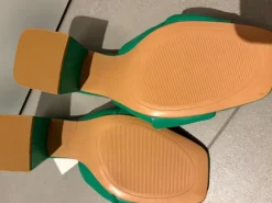 Grüne Schuhe