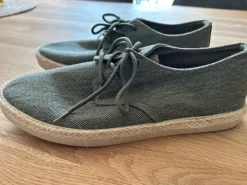 Grüne Sneaker
