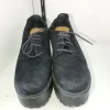Grobe hohe Schuhe im Gothic - Stil