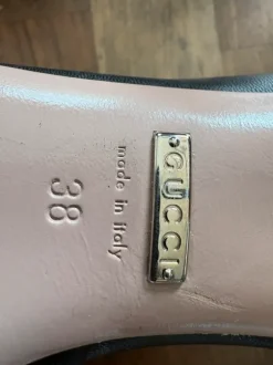 Gucci Pumps schwarz studded Gr. 38