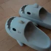 Hai-Hausschuhe/-Sandalen