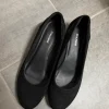 Halb hohe Absatzschuhe