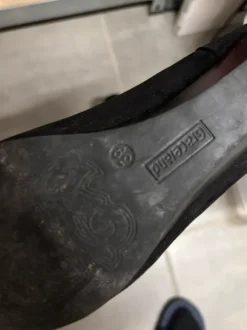 Halb hohe Absatzschuhe