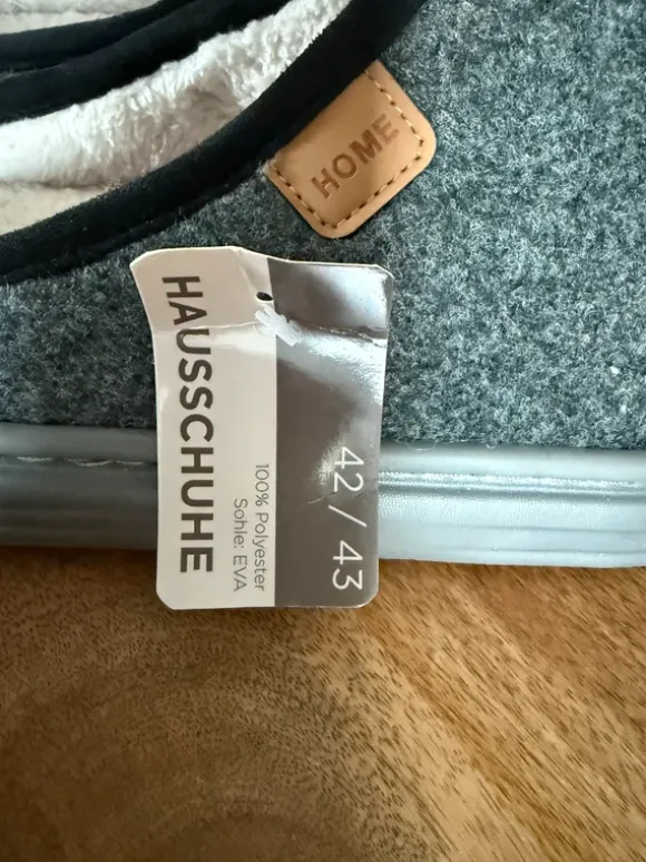 Hausschuhe Gr.42/43 NEU