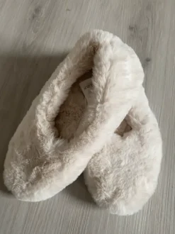 Hausschuhe Teddylook