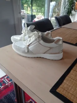 Heel mooie nieuwe sneakers van medicus maat 7 is 40.5