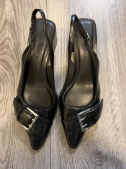 Heeled ballet flats with buckle