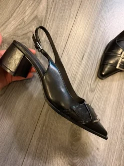 Heeled ballet flats with buckle
