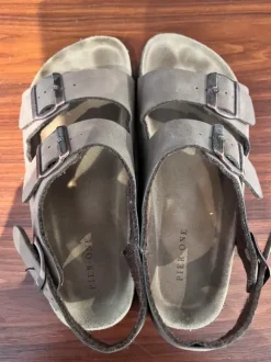 Hellbraune Sandalen Gr39