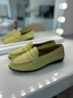 Hellgrüne Loafer
