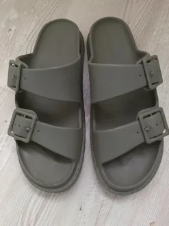 Herren Badesandalen aus Kunststoff in grün