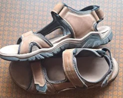 Herrensandalen