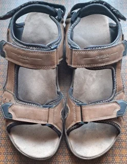 Herrensandalen