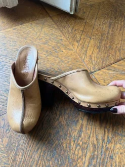 High heeled clogs