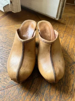 High heeled clogs