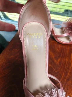 High Heels mit Pompons