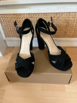 Highheels mit Riemchen