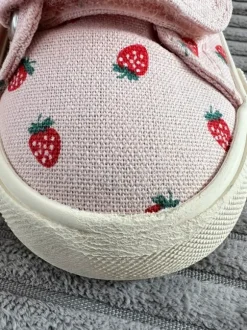 H&M Erdbeere Schuhe Größe 23