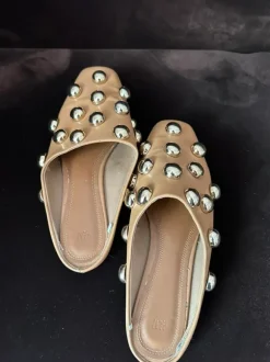 H&M leren look instappers/mules met studs maat 39