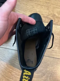 Hoge Dr. Martens maat 43