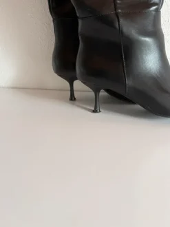 Hohe Stiefel