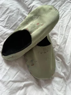House slippers in floral silk
