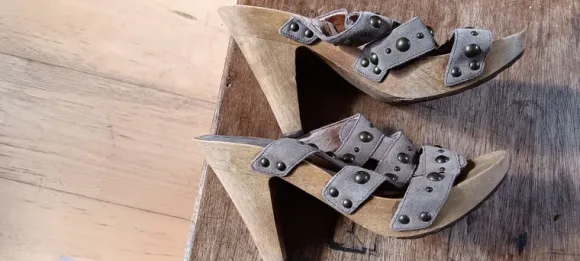 Houten slippers met hak merk Replay maat 39