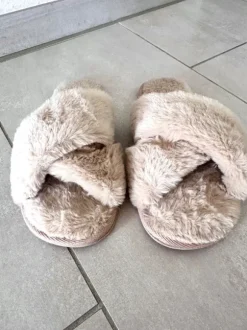 Hunkemöller Kuschel Puschel Hausschuhe Slipper