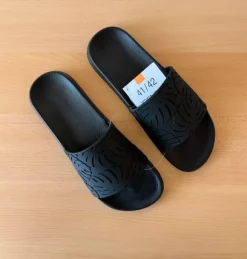 Identic Badeschlappen Schwarz Größe 41/42 Neu mit Etikett