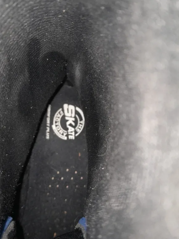 Inlinesakter blau plus Zubehör schwarz