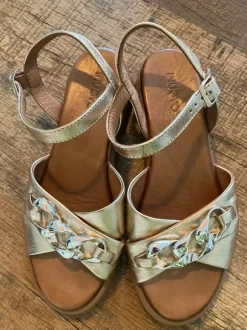 Inuovo goudkleurige sandalen maat 39