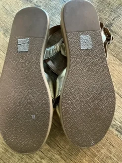 Inuovo goudkleurige sandalen maat 39