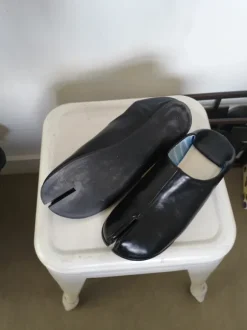 Japanese split toe shoes